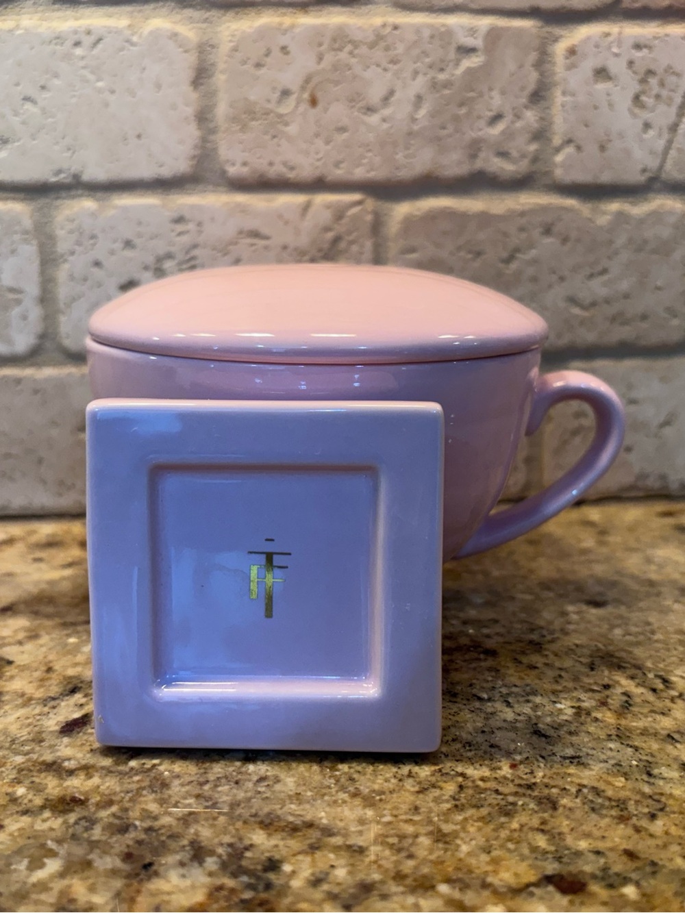 Teaforte Pink Tea Mug with Lid - Ceramic Covered Mug with Tea Bag Rest